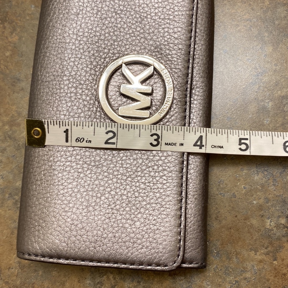 Michael Kors Wallet - Picture 13 of 16